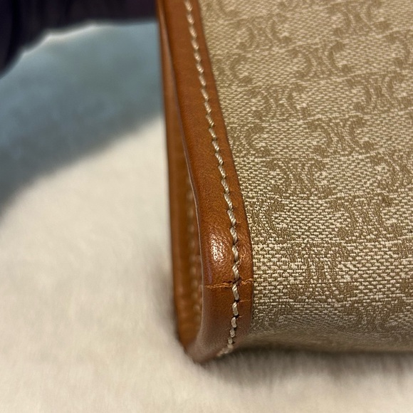 CELINE Clutch in Beige Canvas. Authentic and pre-owned. - Picture 7 of 14
